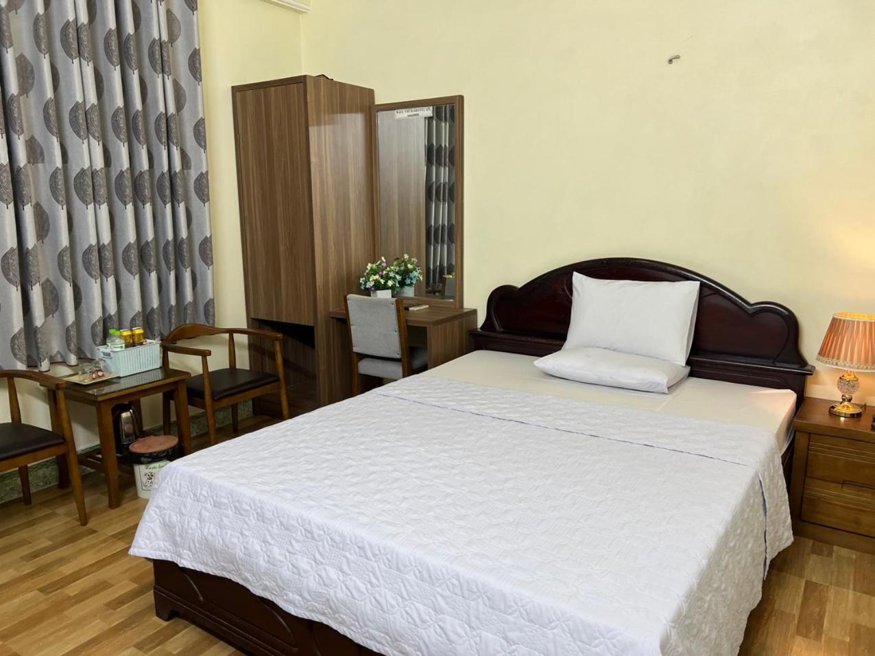 Thu Ha Hotel Uong Bi Экстерьер фото