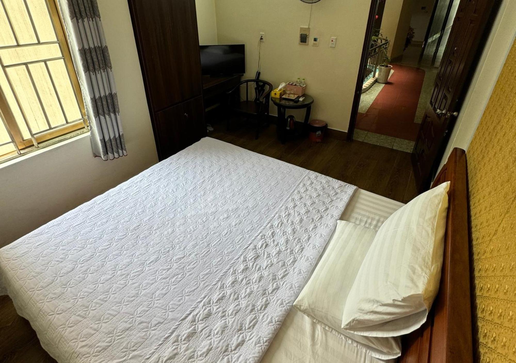 Thu Ha Hotel Uong Bi Экстерьер фото
