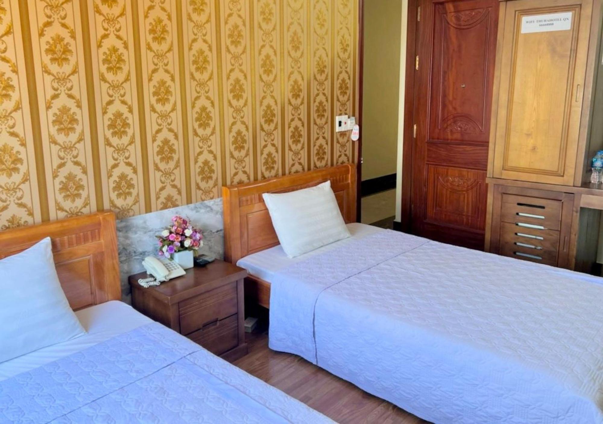 Thu Ha Hotel Uong Bi Экстерьер фото